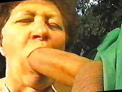 કલાપ્રેમી સોનેરી વીડીયો બીપી સેકસી blowjob આપે છે